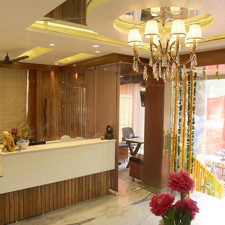 Hotel Le Cypress Bareli Exterior foto